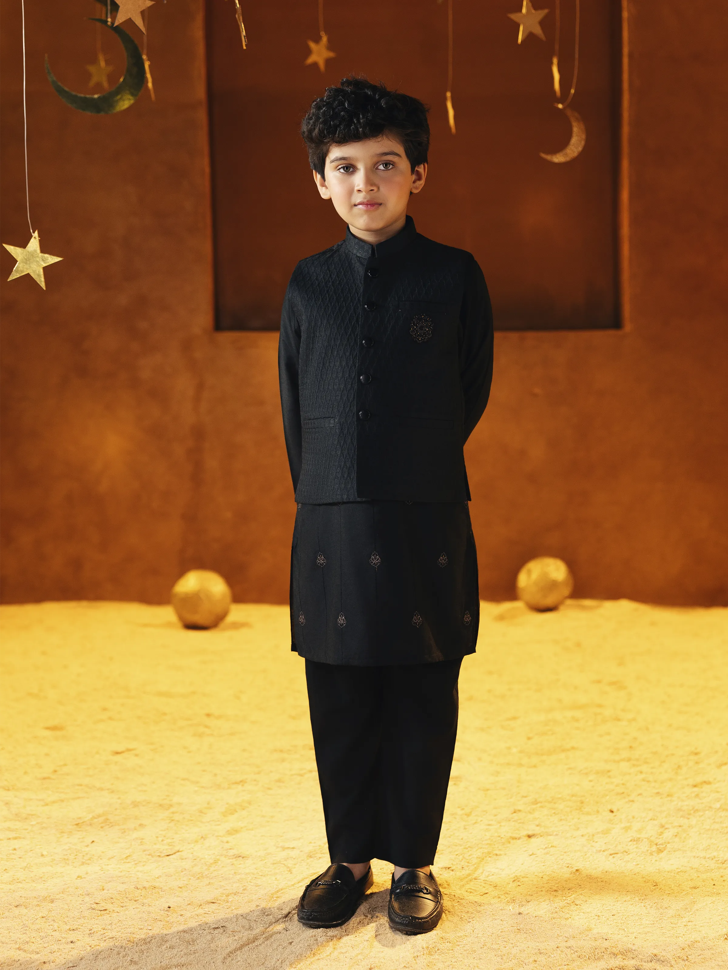 Boy's Black Waist Coat Suit - EBTWCSC5-032