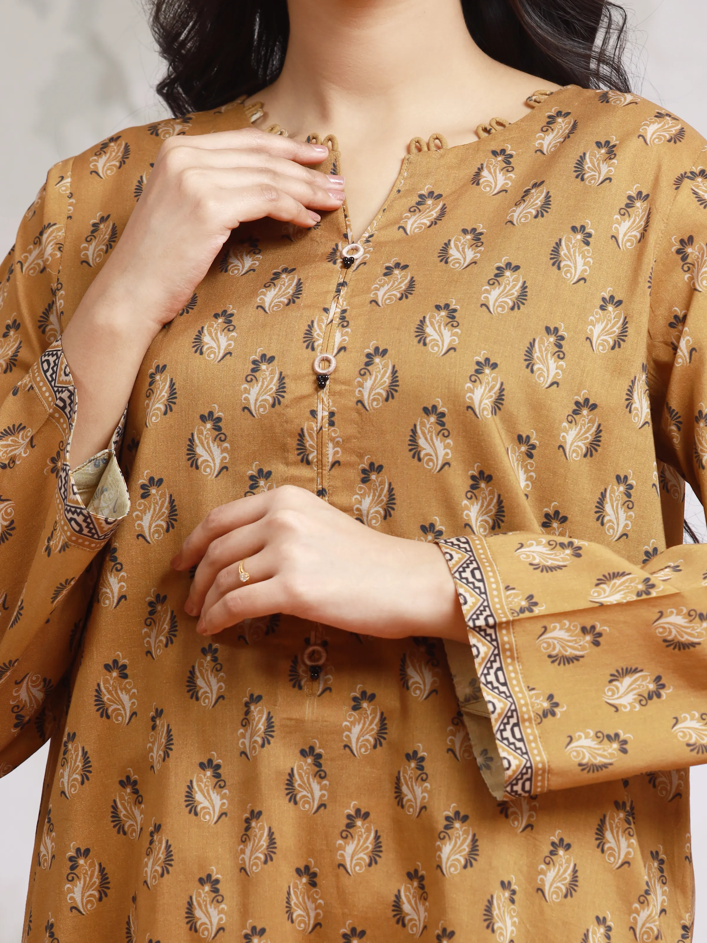Unstitched Printed Khaddar Shirt Dupatta - EWU24A3-29598SD - Image 3