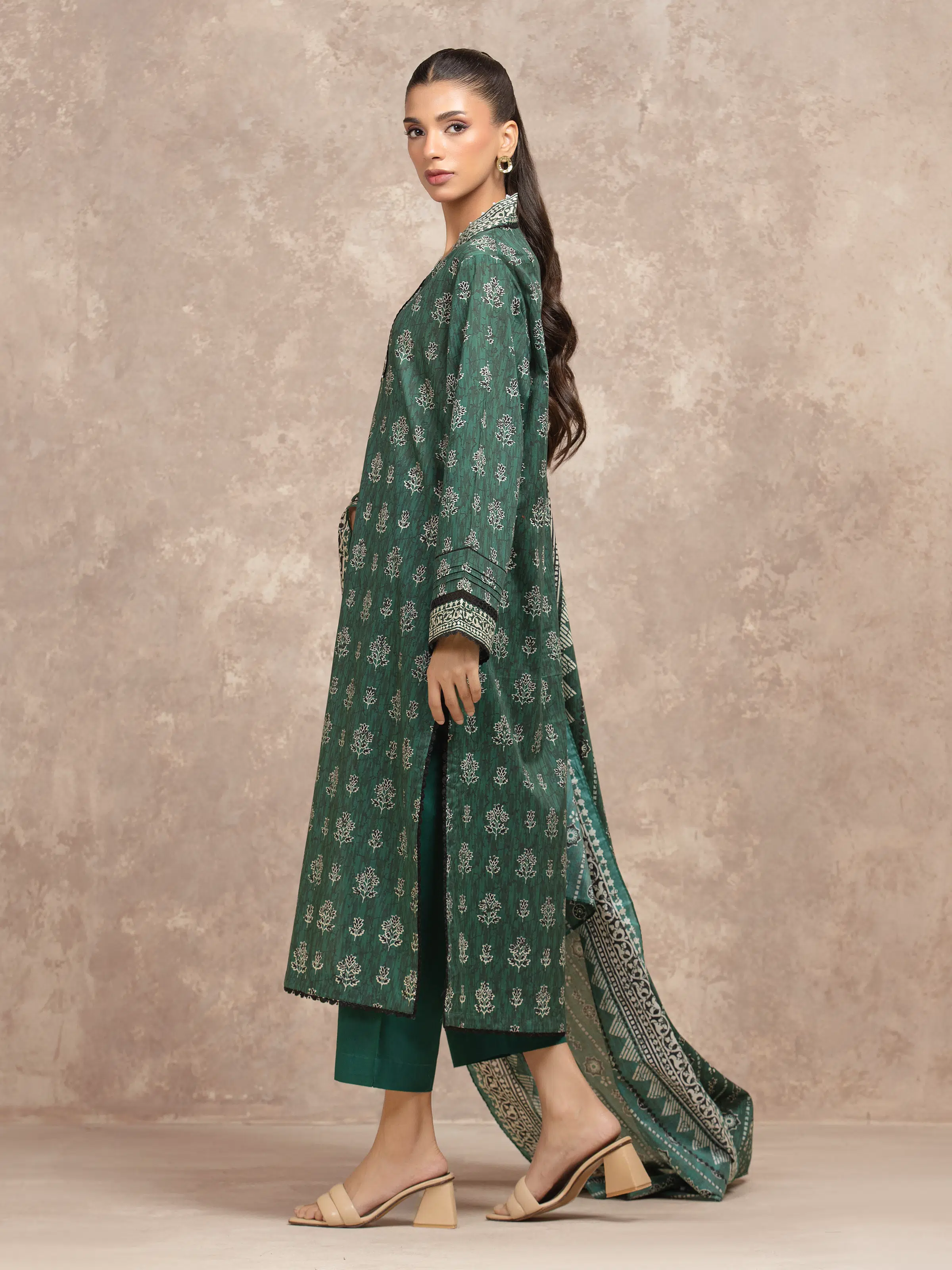 Unstitched Printed Khaddar Suit - EWU5A3-36040-3P - Image 4