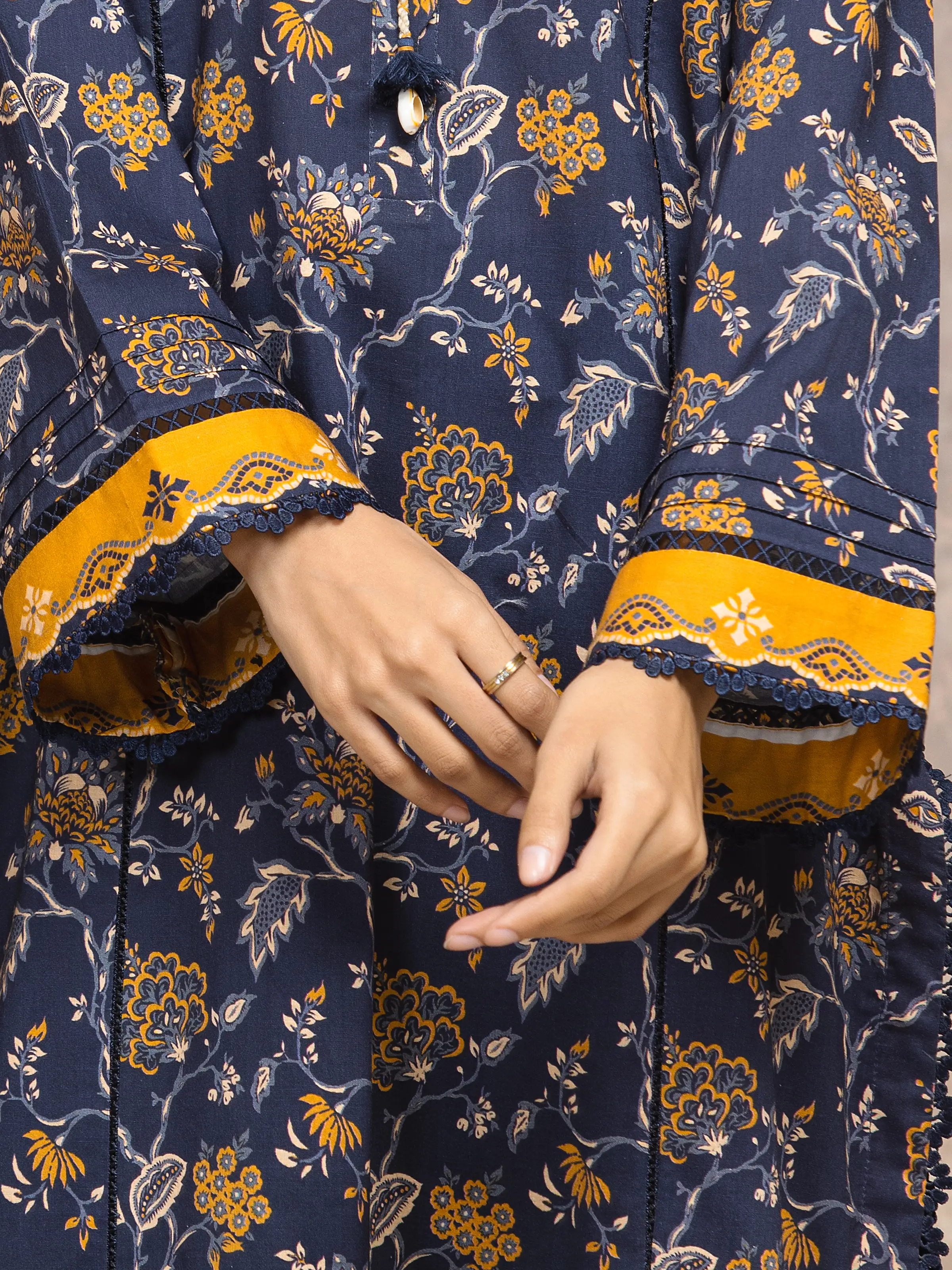 Unstitched Printed Khaddar Suit - EWU5M3-038-3P - Image 4