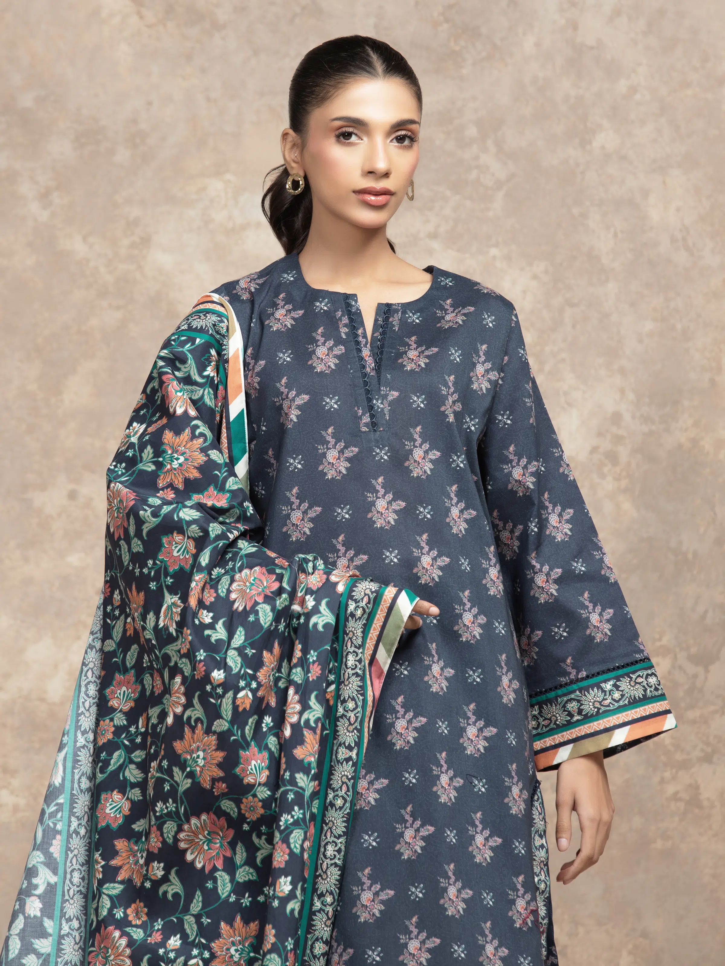 Unstitched Printed Khaddar Suit - EWU5A3-36026-3P - Image 2
