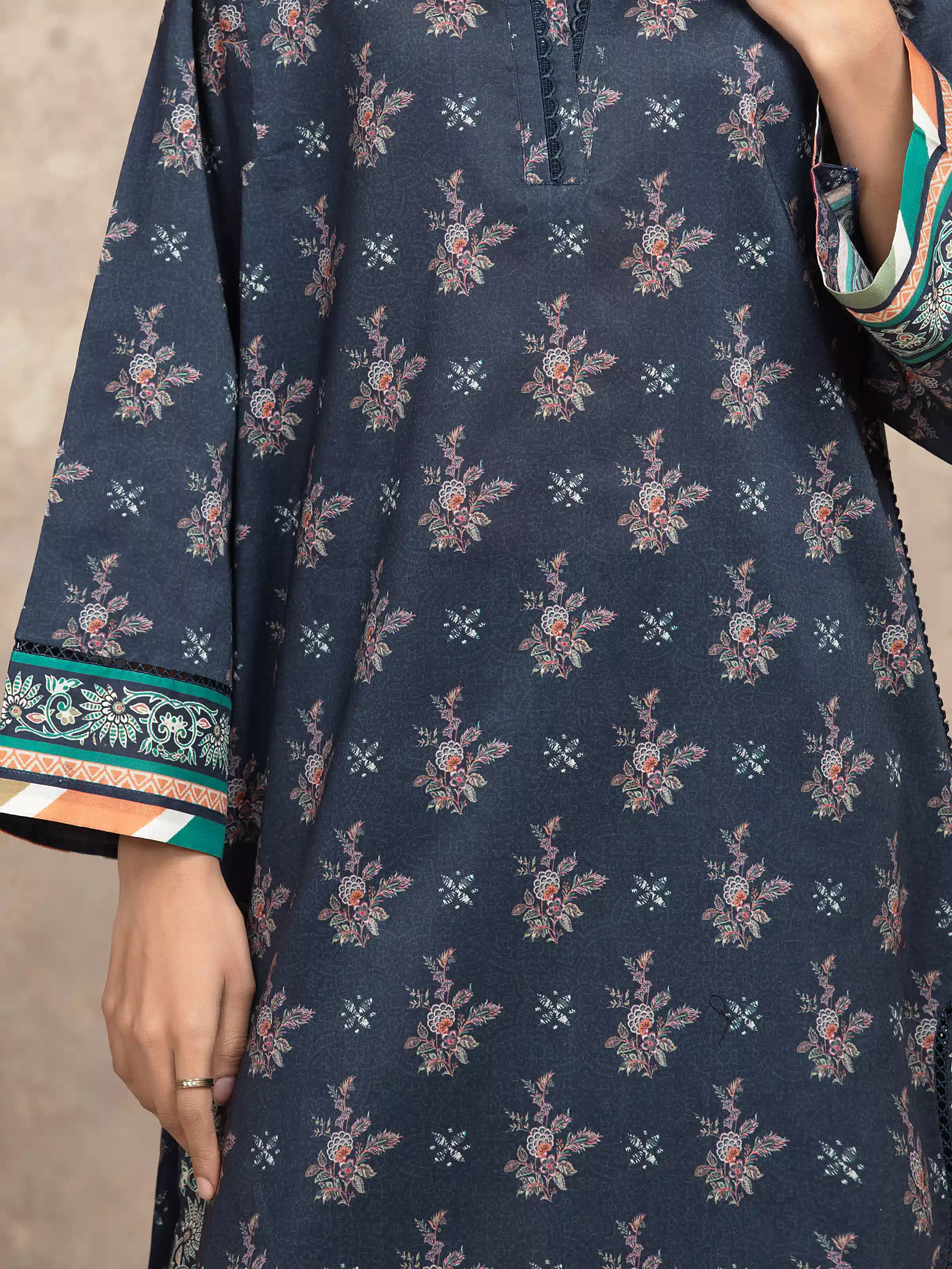 Unstitched Printed Khaddar Suit - EWU5A3-36026-3P - Image 3