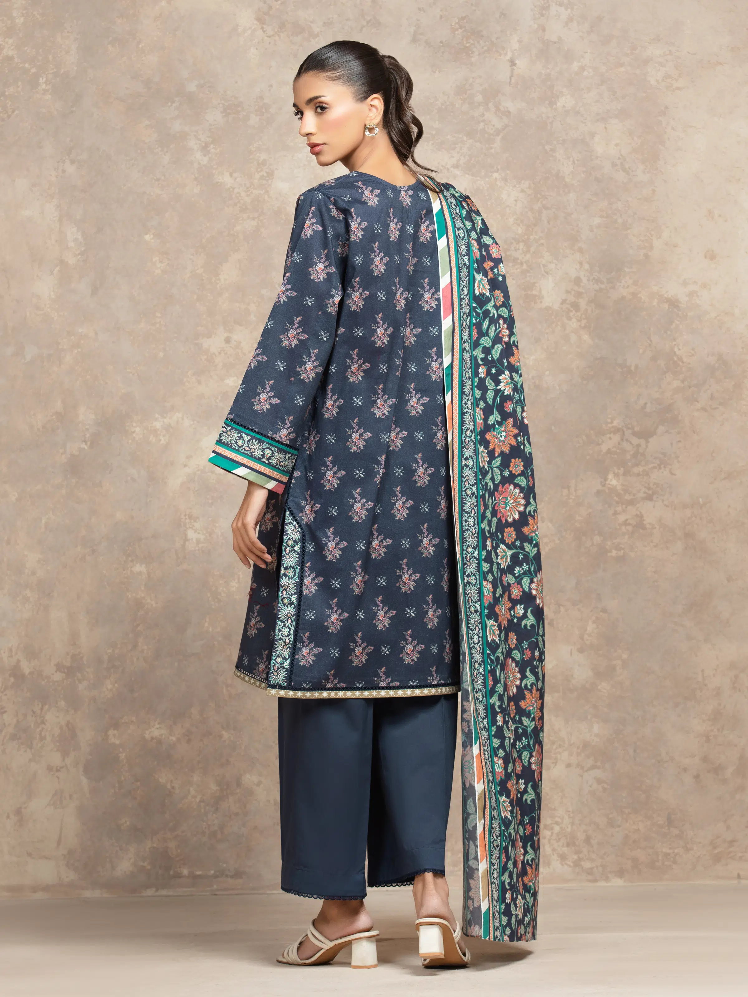 Unstitched Printed Khaddar Suit - EWU5A3-36026-3P - Image 6
