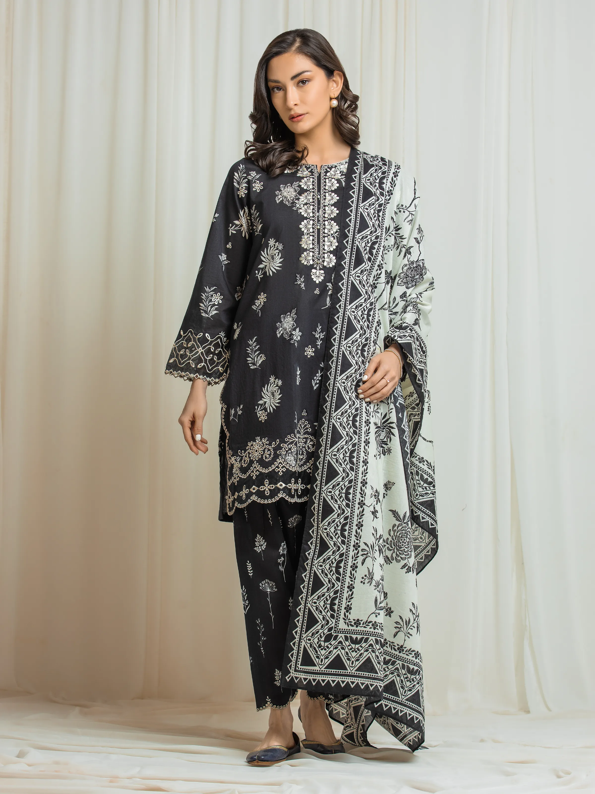 Unstitched Embroidered Lawn Suit - EWU6V1-33014-3P