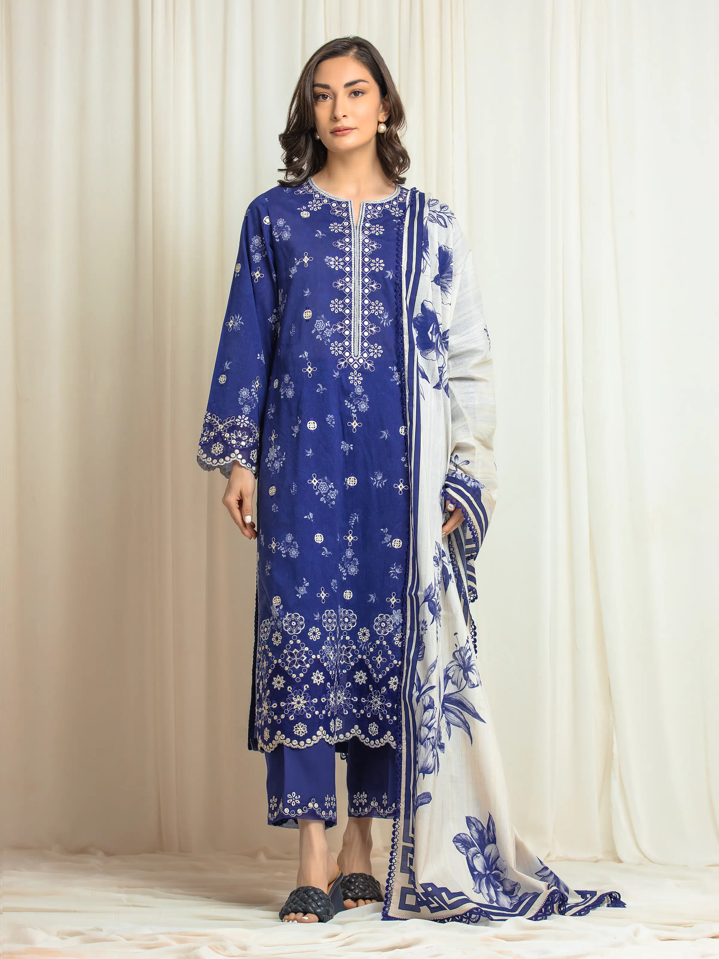 Unstitched Embroidered Lawn Suit - EWU6V1-33024-3P