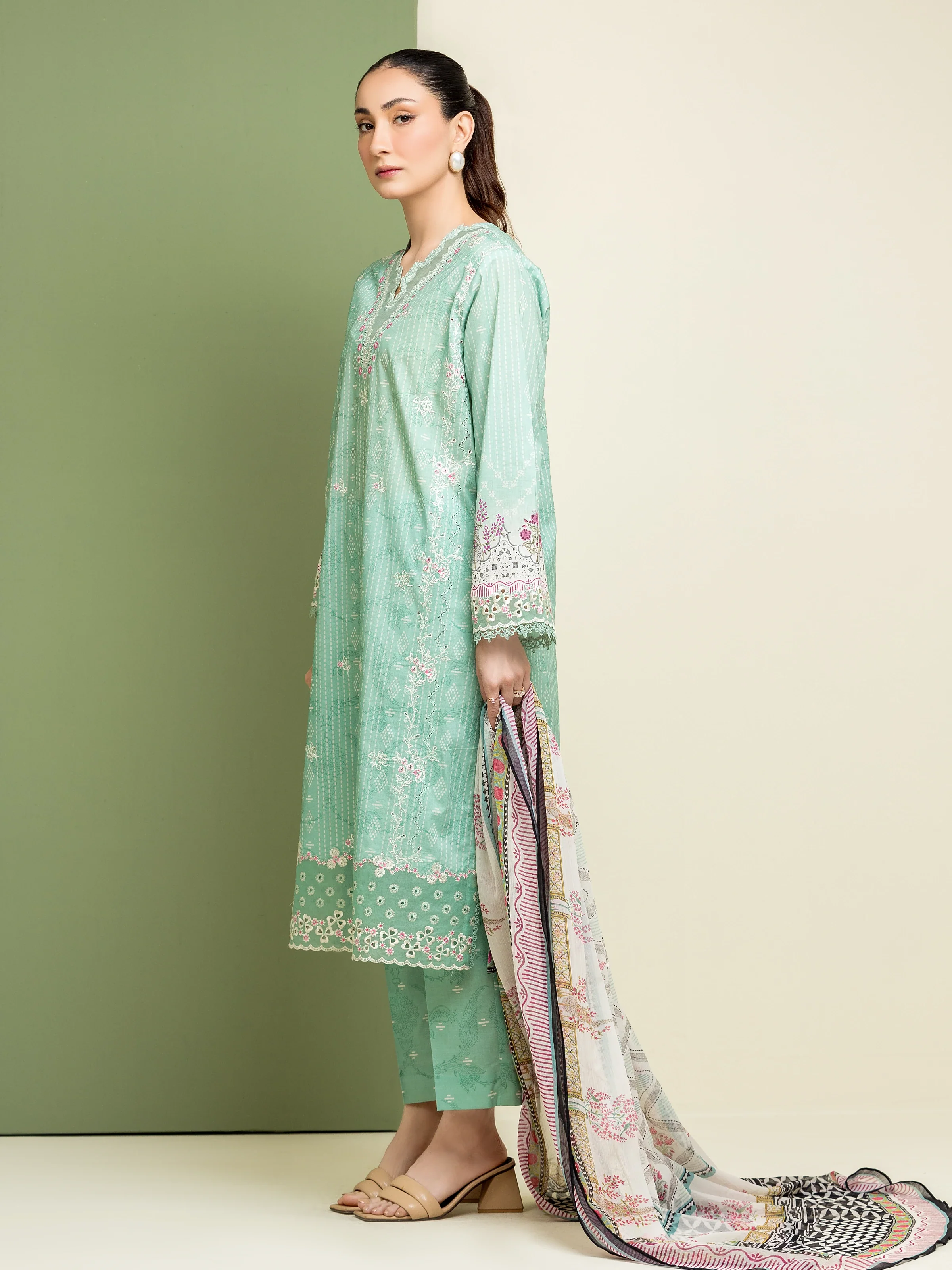 Unstitched Embroidered Lawn Shirt Dupatta - EWU5V1-31069SD - Image 4