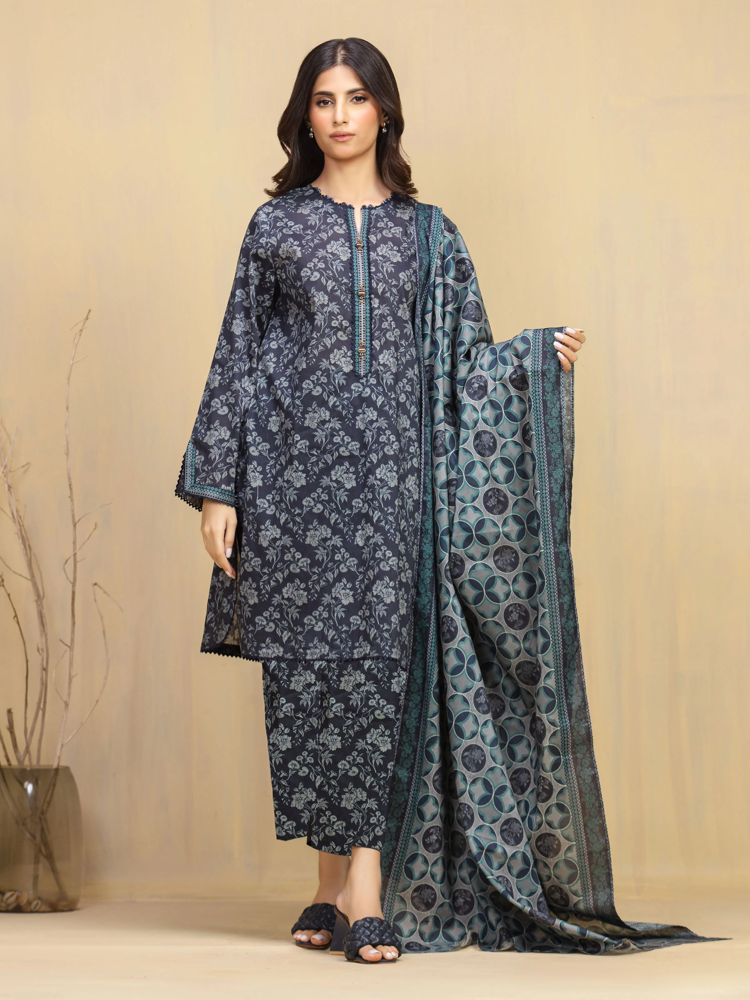 Unstitched Printed Khaddar Suit - EWU5A3-36124-3P